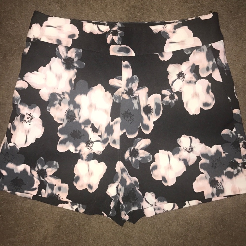 *REPOSH* Express high waisted shorts
